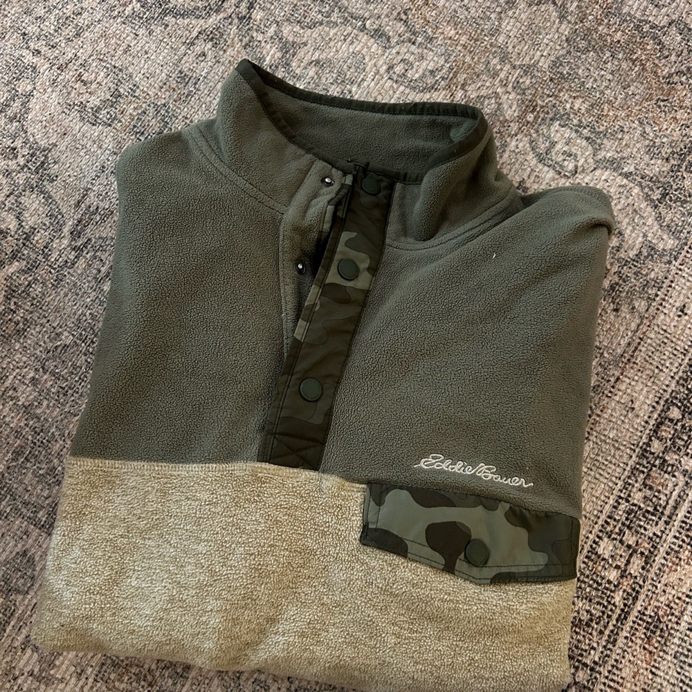 Eddie Bauer Green and Tan Fleece Pullover (Camo)